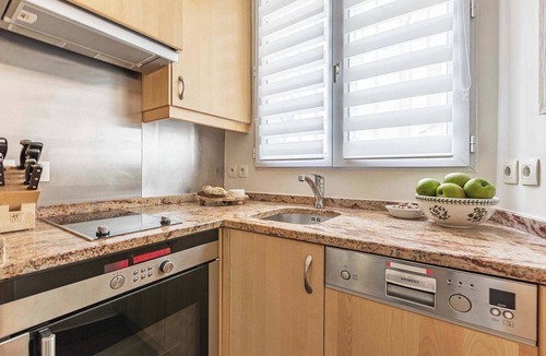 Quartier du Gros-Caillou Apartment | Beautiful Apartment with Eiffel Tower Views for Your Dream Vacation
