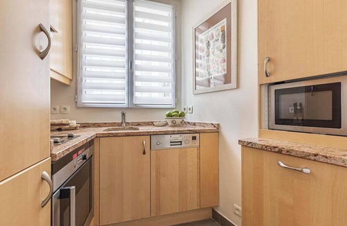 Quartier du Gros-Caillou Apartment | Beautiful Apartment with Eiffel Tower Views for Your Dream Vacation