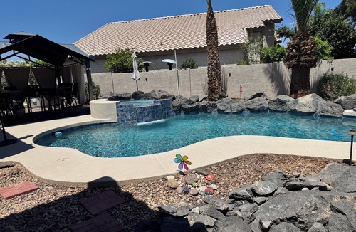 Arrowhead Lakes House | Beautiful Arrowhead Lakes Spacious 4-bed in charming Glendale with WiFi, AC