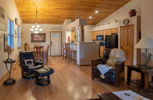 Torreon Cabin | Beautiful Cabin in Torreon`s Cardinal Landing
