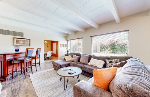 Campus Farm Condo | Beautiful condo with pool, hot tub, putting green, gym, BBQ area, fireplace