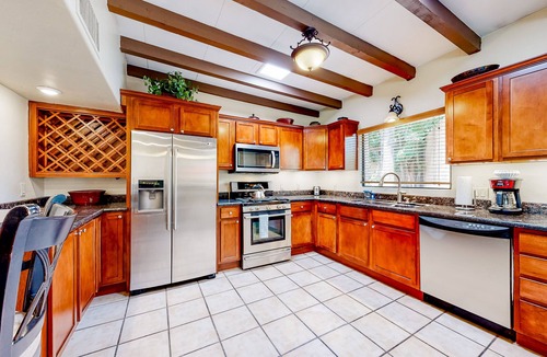 Campus Farm Condo | Beautiful condo with pool, hot tub, putting green, gym, BBQ area, fireplace