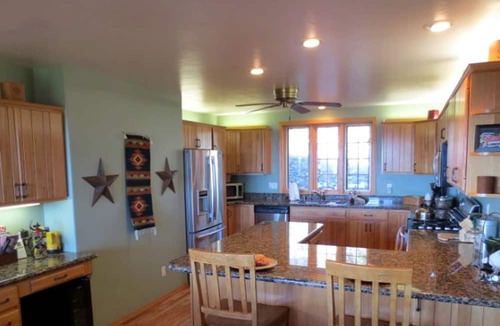 Highland Pines Cabin | Beautiful Log Cabin with Hot Tub and Mountain Views for Getaway near Flagstaff
