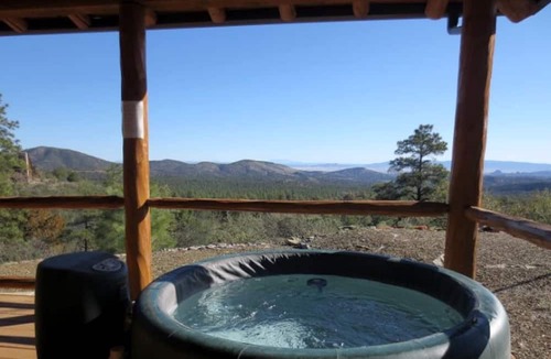 Highland Pines Cabin | Beautiful Log Cabin with Hot Tub and Mountain Views for Getaway near Flagstaff
