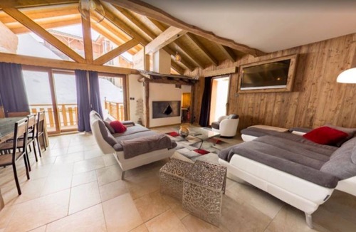 Les Bruyeres Ski Chalet | Beautiful modern chalet in Les Menuires - Ski-in Ski-out location