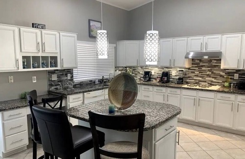 Arrowhead Lakes House | Beautiful Newly Renovated 5-Bedroom Home with Pool