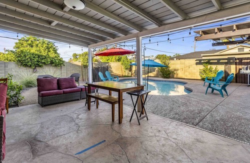 Village Grove House | BEAUTIFUL PRIVATE POOL/HOME/BACKYARD NEAR OLD TOWN