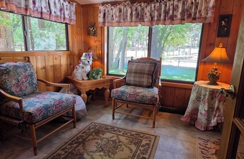 Christopher Creek Cabin | Beautiful Retreat on the Creek with Fireplace and Outdoor Spa