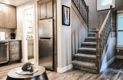 Flagstaff Cottage | BellaVue Estate Cottage Chalet #1 - Cozy Cute & Clean, Central location