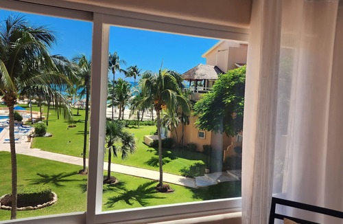 Puerto Aventuras Apartment | Best Location 3BR Beachfront Condo with Ocean View