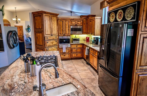 West Sedona House | Best view&location in Sedona! 5 bed/3.5ba, HUGE pool & hot tub 1 min to downtown