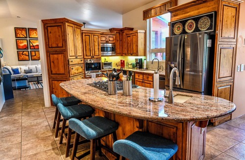 West Sedona House | Best view&location in Sedona! 5 bed/3.5ba, HUGE pool & hot tub 1 min to downtown