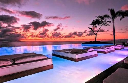 Alta Vista Apartment | BEST Views of PV-Banderas Bay from Rooftop Infinity Pool