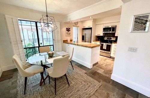Cloisters Condo | Biltmore Bella-A Stunning Modern 2-Bed Condo