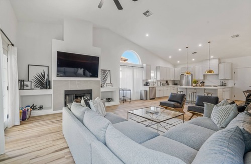 Paradise Park Vista House | Black Palm! Sparkling Pool, Pool Table, Close To Kierland Entertainment, Newly Designed Beauty!