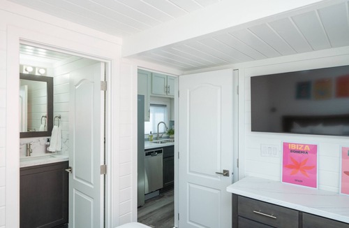 Parker Strip House | Blue Bliss, Private Hot Tub & Fenced Yard at Roadrunner Resort