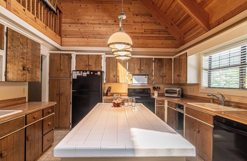 Pinetop Cabin | Blue Ridge Chalet: Light & Bright Mountain Cabin