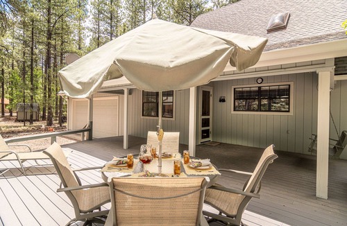 Pinetop Cabin | Blue Ridge Chalet: Light & Bright Mountain Cabin