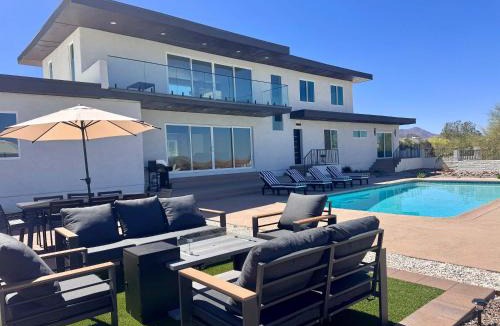Painted Hills Estates House | Blue Ridge Estate Stunning Views Heated Pool