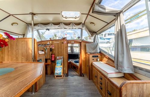 Bellegarde Boat Rental | Boat 'Pénichette Odyssey Cruises' with Lake View, Private Terrace and Air Conditioning