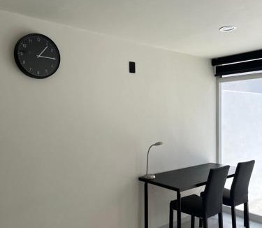 Guadalajara Apartment | Bonito espacio de habitación con terraza, cocina y baño privado en Oasis Malvas - World Cup visitors welcome!