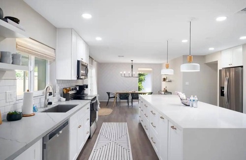 Alhambra House | BONUS Room! HTD Pool/Patio Oasis/Fire Pit/Games RENOVATED PHX Mid-Century Home