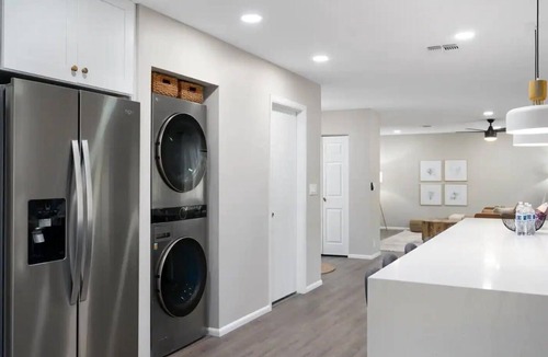 Alhambra House | BONUS Room! HTD Pool/Patio Oasis/Fire Pit/Games RENOVATED PHX Mid-Century Home