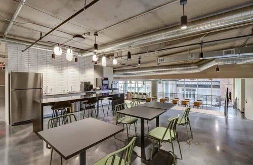 Downtown Phoenix Apartment | Boulevard Stays 1BR Sky-Loft, Amenities