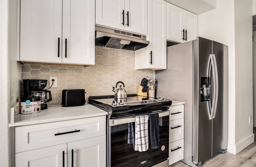 Glendale Sports and Entertainment District Apartment | Boulevard Stays 2BR by Stadium Pool, Parking, Gym 07