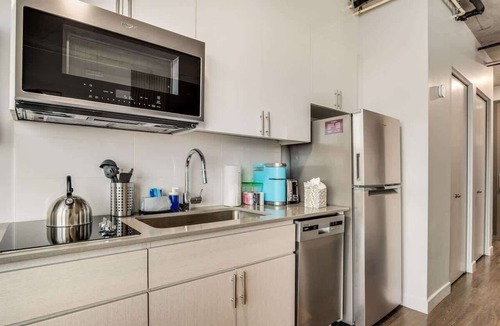 Downtown Phoenix Apartment | Boulevard Stays Highrise STU Sky Pool, Parking, Gym 23