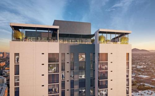 Evans Churchill Apartment | Boulevard Stays Modern Highrise STU Sky Pool Parking Gym 11
