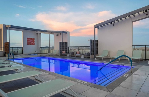 Evans Churchill Apartment | Boulevard Stays Scenic Studio Escape with Pool & Gym Access