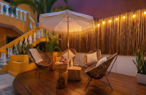 Luis Donaldo Colosio Apartment | Boutique Centro King & 2BR Suites, Sleeps 2-8, Kitchen, WiFi, AC, Beach, La Quinta, ADO & Ferry 4 Min