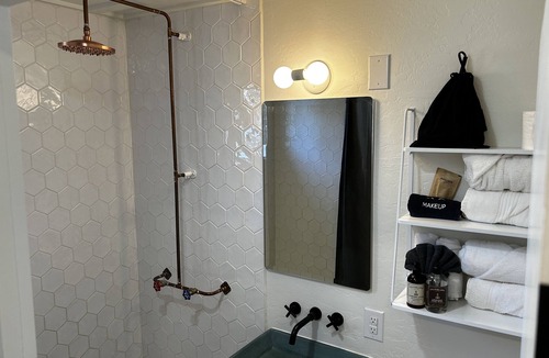 Pinetop Hotel | Boutique Modern Motel Room