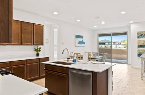 La Buena Vida House | Brand New 3 bedroom right by Westgate in Glendale
