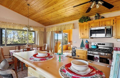 Springerville House | Breathtaking Cabin Backing the National Forest