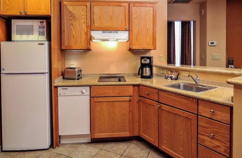 Oak Creek Hotel | Breathtaking Red Rock Views! Great Unit with Kitchen! Pool, BBQ, Parking!