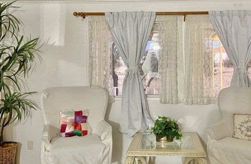 Picture Rocks House | Breathtaking sunsets on a safe beautiful acre newly renovated.