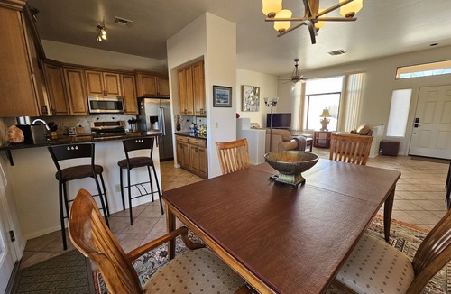 Houghton House | Breathtaking views in Tucson - Relax and refresh in a peaceful neighborhood.