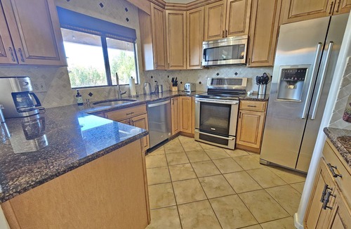 Houghton House | Breathtaking views in Tucson - Relax and refresh in a peaceful neighborhood.
