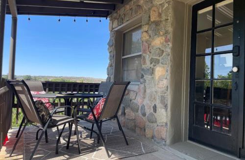 Prescott Apartment | Bridge View Walk 2 Blocks to Historic Downtown