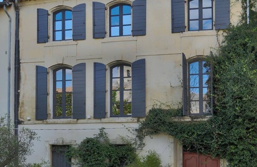 Arles City Centre Apartment | Bright apartment in historic building for a getaway