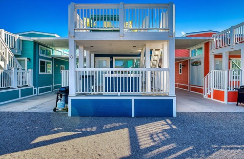 Parker Strip House | Bubbles and Brews, Premium Views at Roadrunner Resort