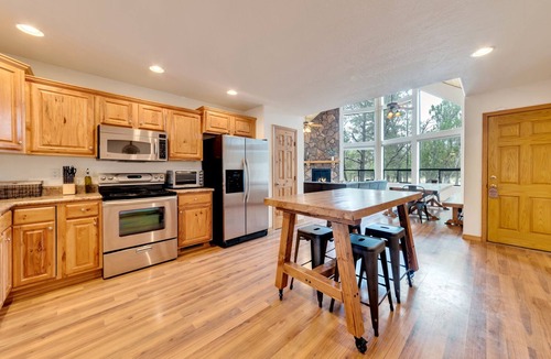 Happy Jack Cabin | Built for large groups with luxury accommodations - An at home feel for everyone