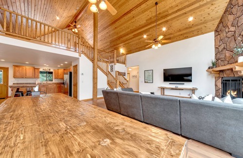 Happy Jack Cabin | Built for large groups with luxury accommodations - An at home feel for everyone