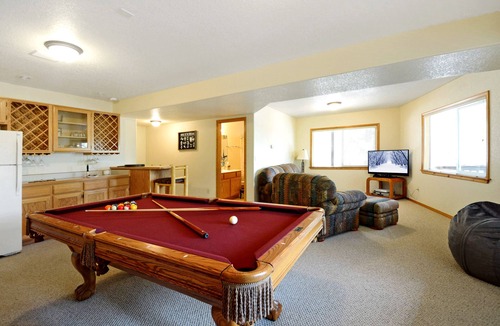Munds Park Cabin | Cabin Escape - Treehouse, Game Room & Lake Walk