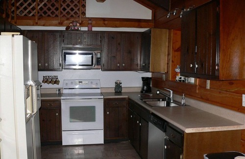 Pine Cabin | Cabin Getaway with Beautiful Views and Sleep with Elk