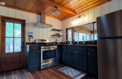 Mountain Club Cabin | Cabin Retreat in Prescott