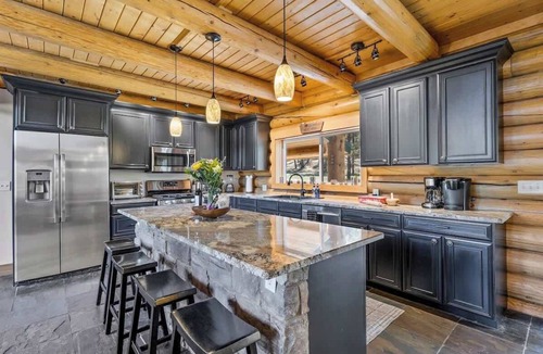 Flagstaff Cabin | Cabin | Updated | Hot tub | AC | Theater | Trails!