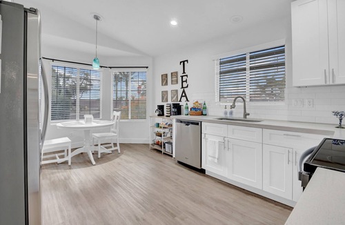 Arrowhead Lakes House | Cactus Cove – Family-Friendly Lakeside Home w/Mountain Views & Free EV Charger